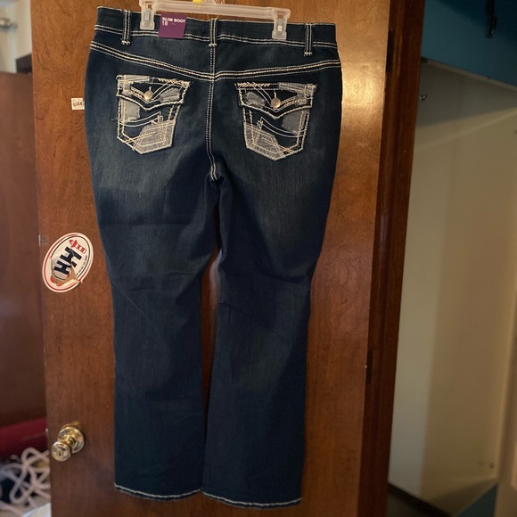 Lane Bryant - Slim Boot Distressed Dark Wash  Sz18 - Picture 3 of 6